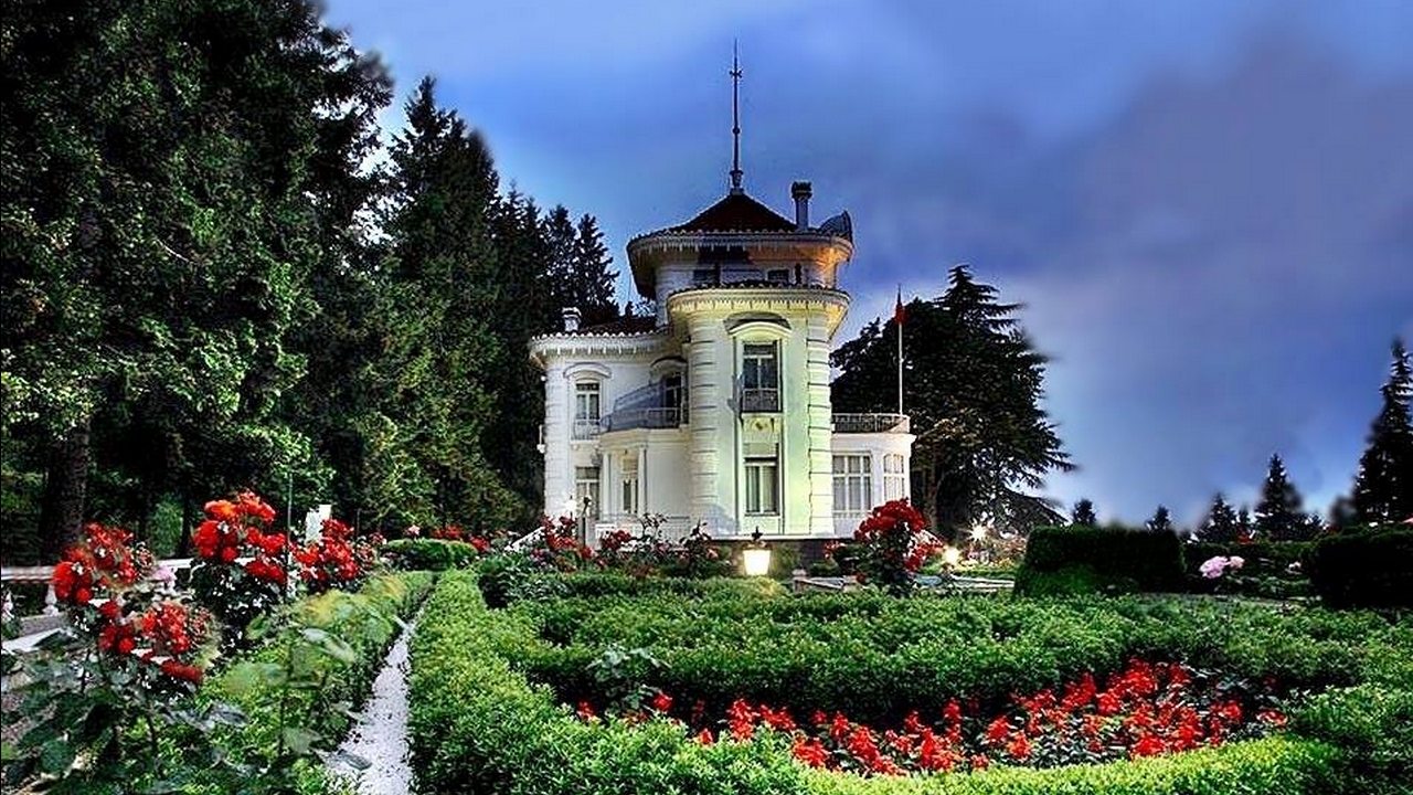 حديقة قصر أتاتروك